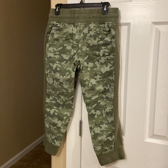 Time & true Camo Capris - Picture 6 of 6